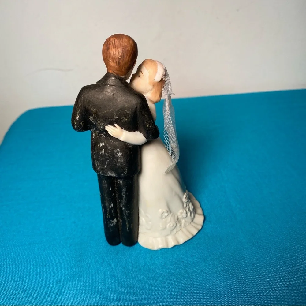 Lefton Romantic Bride and Groom Cake Topper